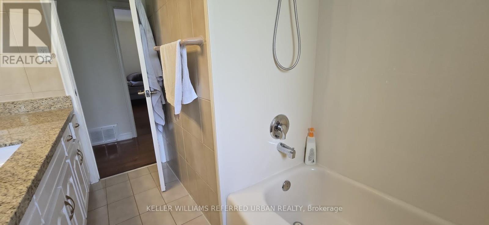 Main - 49 Halkin Crescent, Toronto, Ontario  M4A 1M8 - Photo 5 - C13746252
