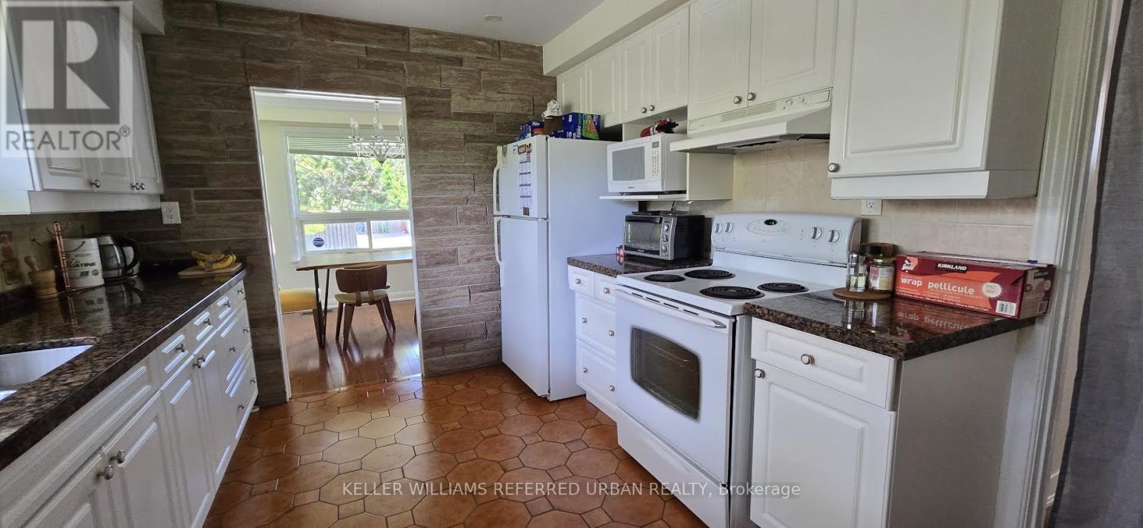 Main - 49 Halkin Crescent, Toronto, Ontario  M4A 1M8 - Photo 9 - C13746252