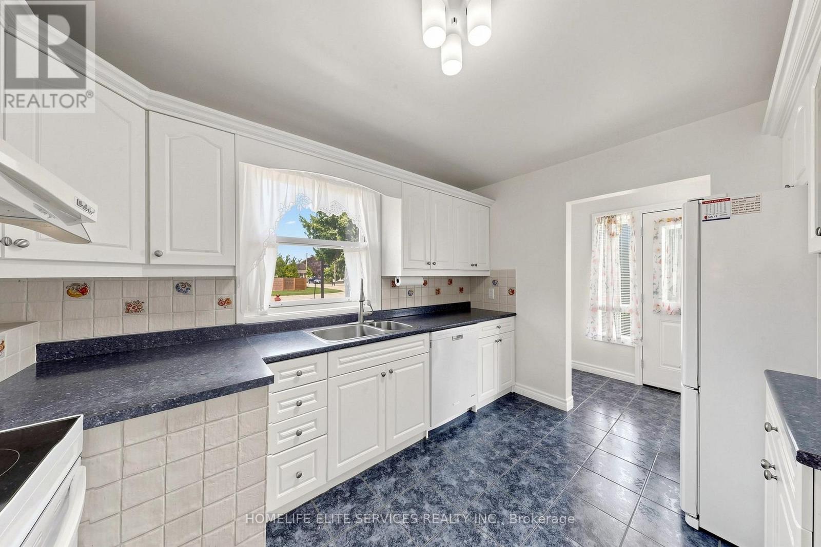 48 Frey Crescent, Toronto, Ontario  M1R 2C7 - Photo 11 - E13763366
