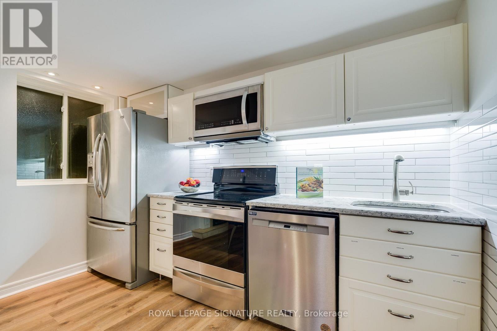 14 Sutherland Avenue, Toronto, Ontario  M4C 1R9 - Photo 16 - E13767134