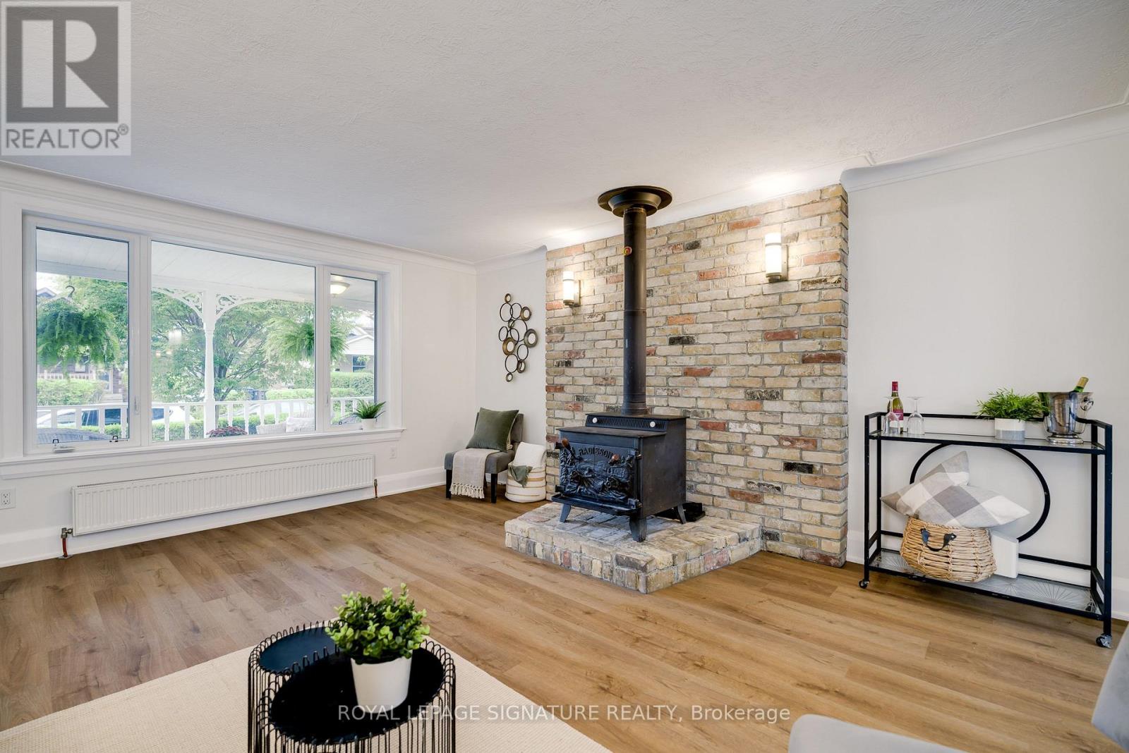 14 Sutherland Avenue, Toronto, Ontario  M4C 1R9 - Photo 4 - E13767134