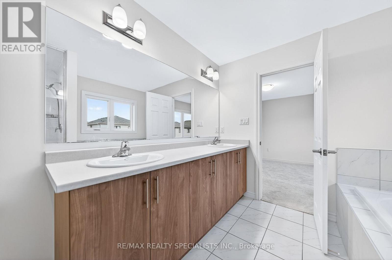 27 Harpin Way W, Centre Wellington, Ontario  N1M 0H8 - Photo 36 - X13767914