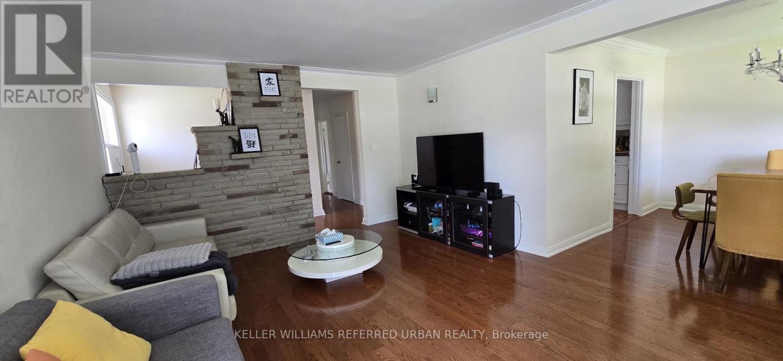 Main - 49 Halkin Crescent, Toronto, Ontario  M4A 1M8 - Photo 10 - C13746252