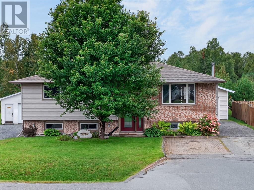 3797 Swanson Court, Val Caron, Ontario  P3N 1J5 - Photo 3 - 2130288