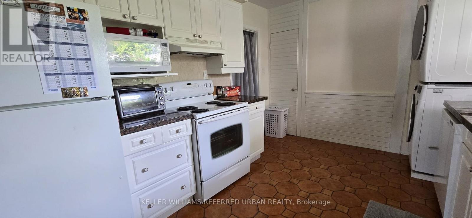 Main - 49 Halkin Crescent, Toronto, Ontario  M4A 1M8 - Photo 4 - C13746252