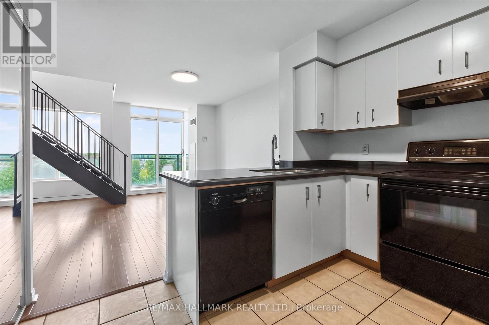 702 - 51 Baffin Court, Richmond Hill, Ontario  L4B 4P6 - Photo 7 - N13753796