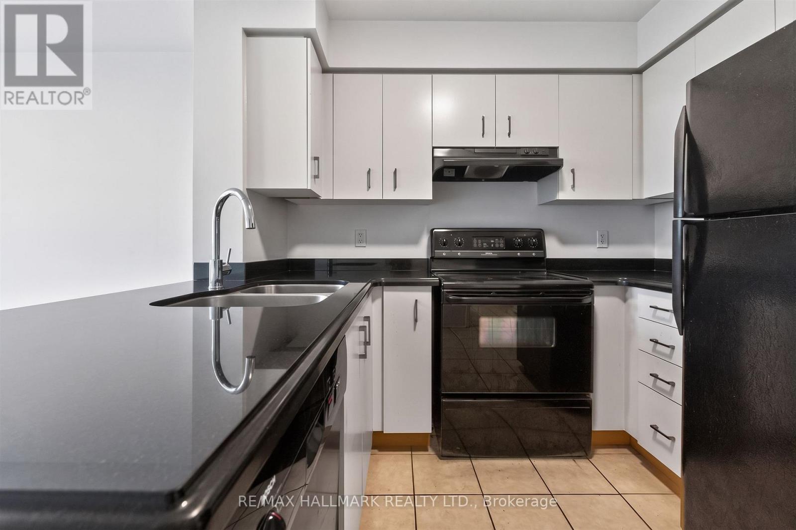 702 - 51 Baffin Court, Richmond Hill, Ontario  L4B 4P6 - Photo 8 - N13753796