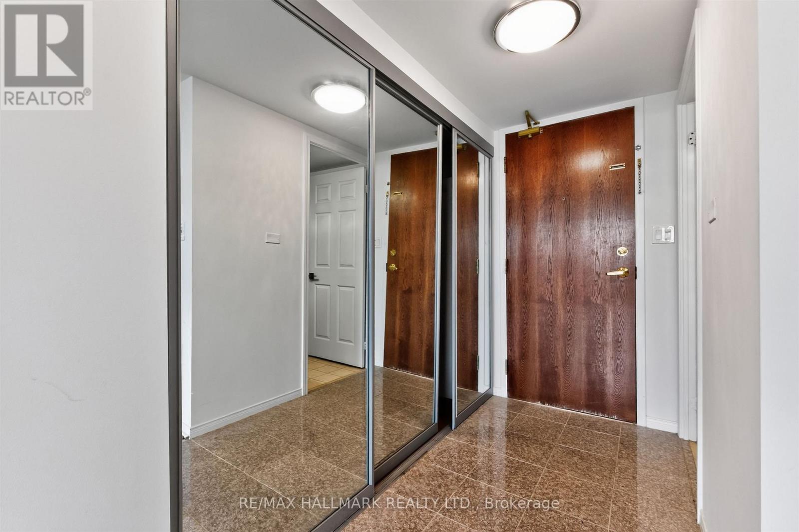 702 - 51 Baffin Court, Richmond Hill, Ontario  L4B 4P6 - Photo 6 - N13753796