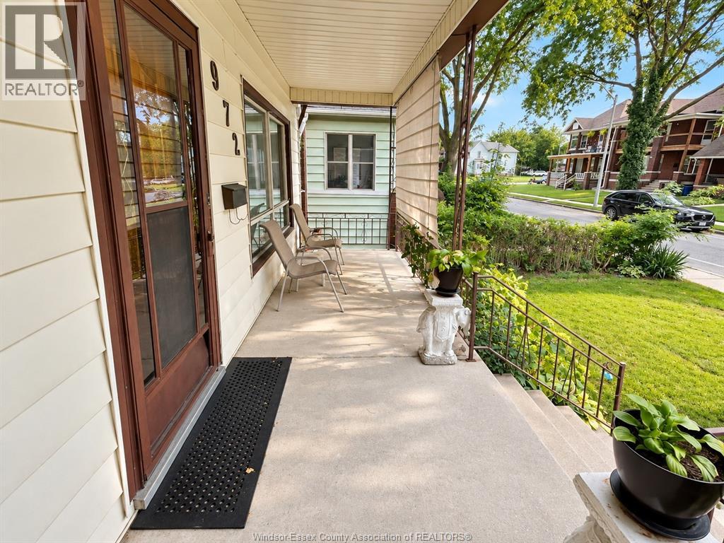 972 Bruce, Windsor, Ontario  N9A 4X7 - Photo 3 - 26022160
