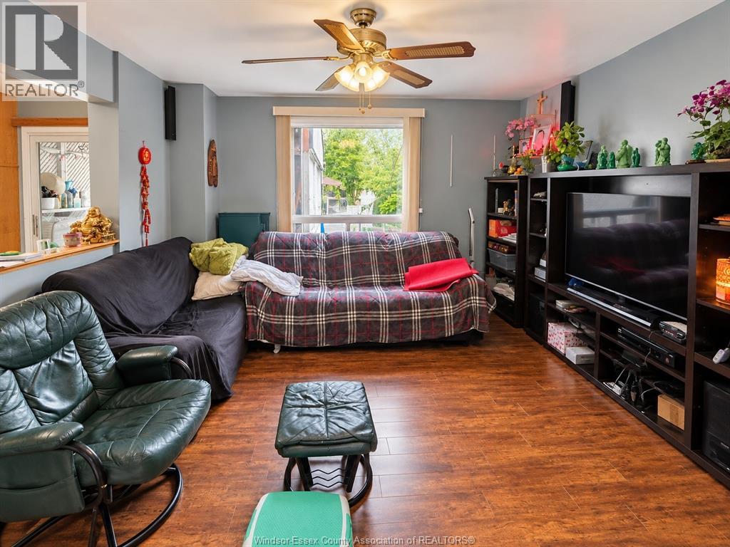 972 Bruce, Windsor, Ontario  N9A 4X7 - Photo 6 - 26022160