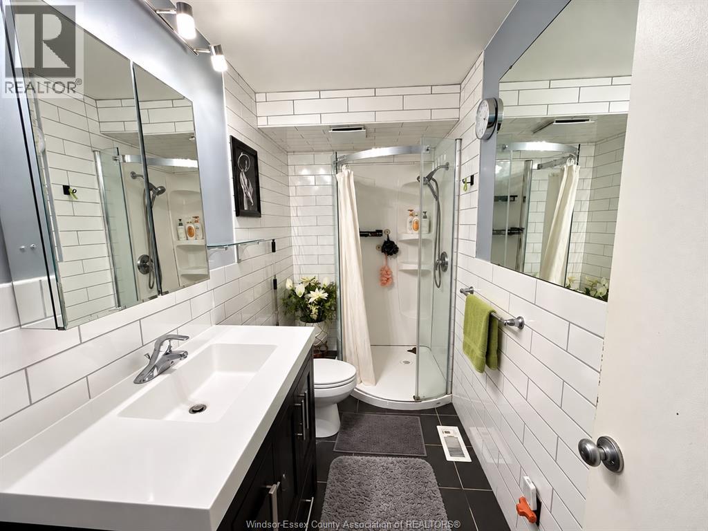 972 Bruce, Windsor, Ontario  N9A 4X7 - Photo 11 - 26022160