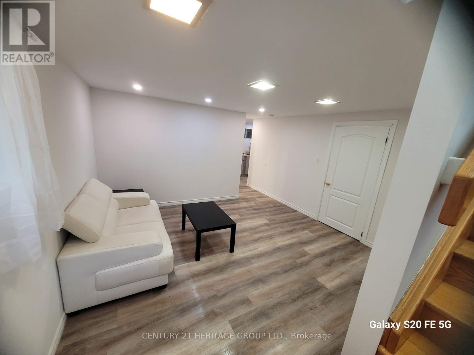 One - 408 Osiris Drive, Richmond Hill, Ontario  L4C 2P9 - Photo 3 - N13768012