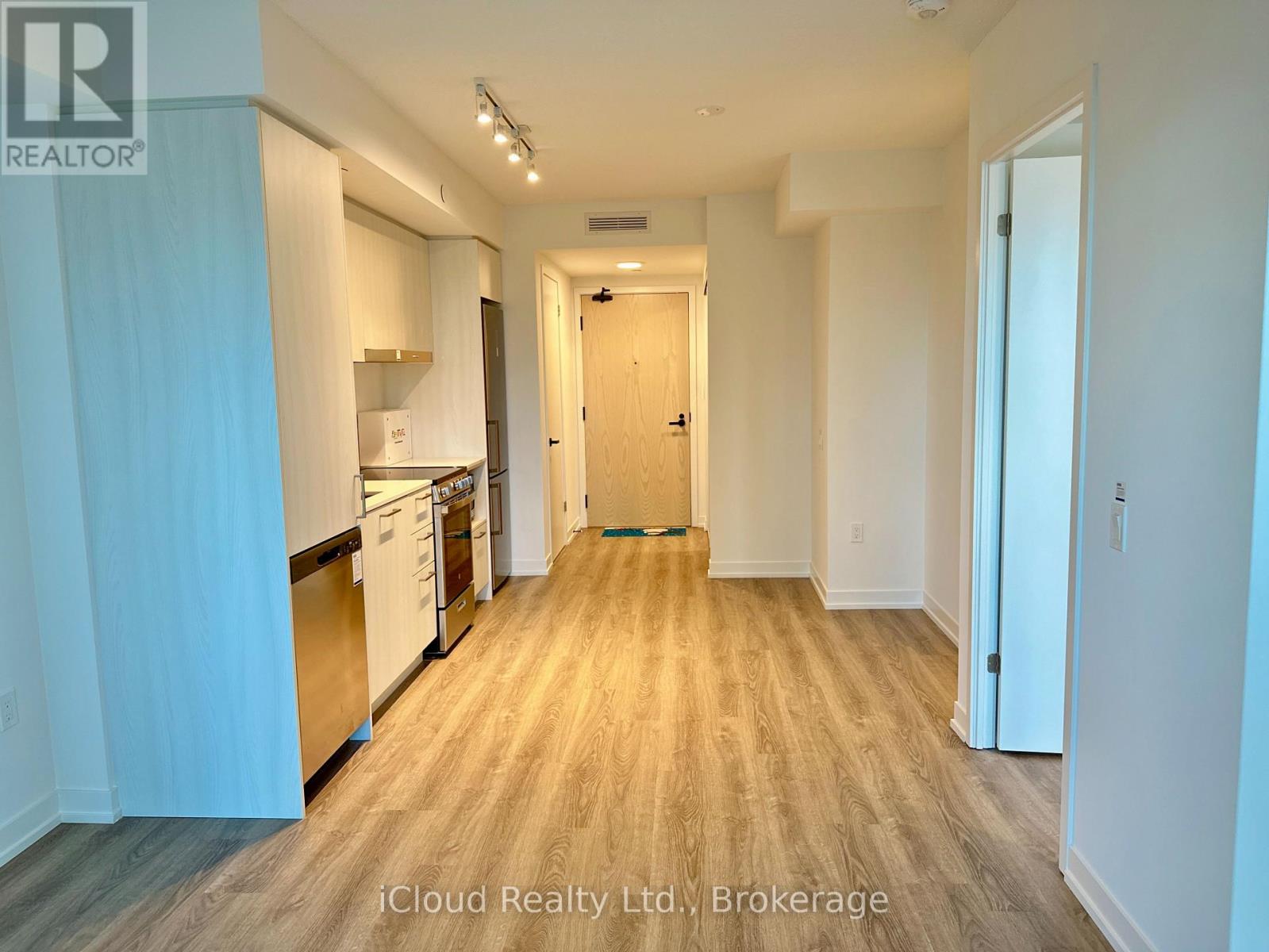 1016 - 195 Commerce Street, Vaughan, Ontario  L4K 0P9 - Photo 13 - N13768038