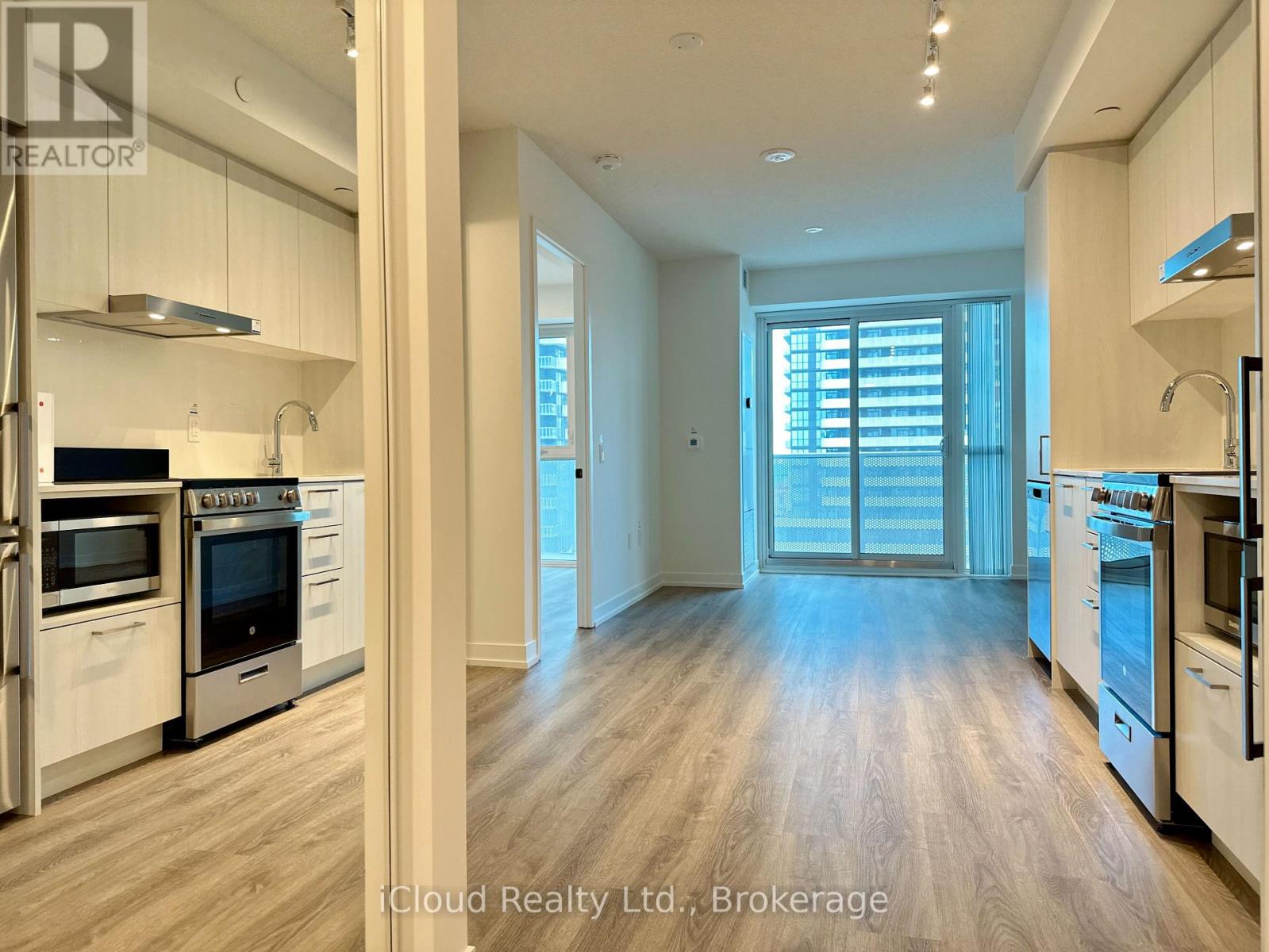 1016 - 195 Commerce Street, Vaughan, Ontario  L4K 0P9 - Photo 9 - N13768038