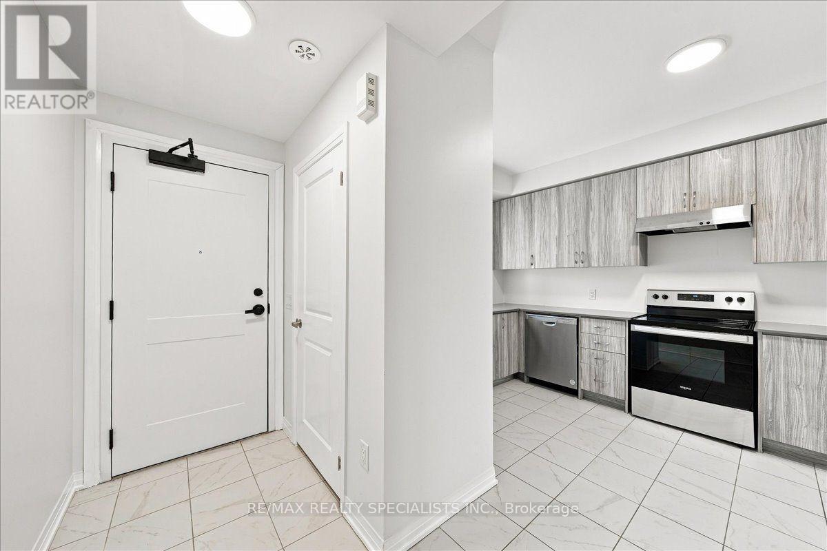 13 - 220 Dissette Street, Bradford West Gwillimbury, Ontario  L3Z 4M2 - Photo 4 - N13768066