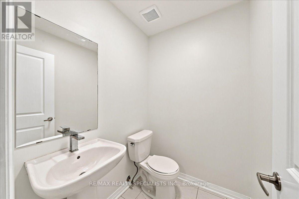 13 - 220 Dissette Street, Bradford West Gwillimbury, Ontario  L3Z 4M2 - Photo 5 - N13768066