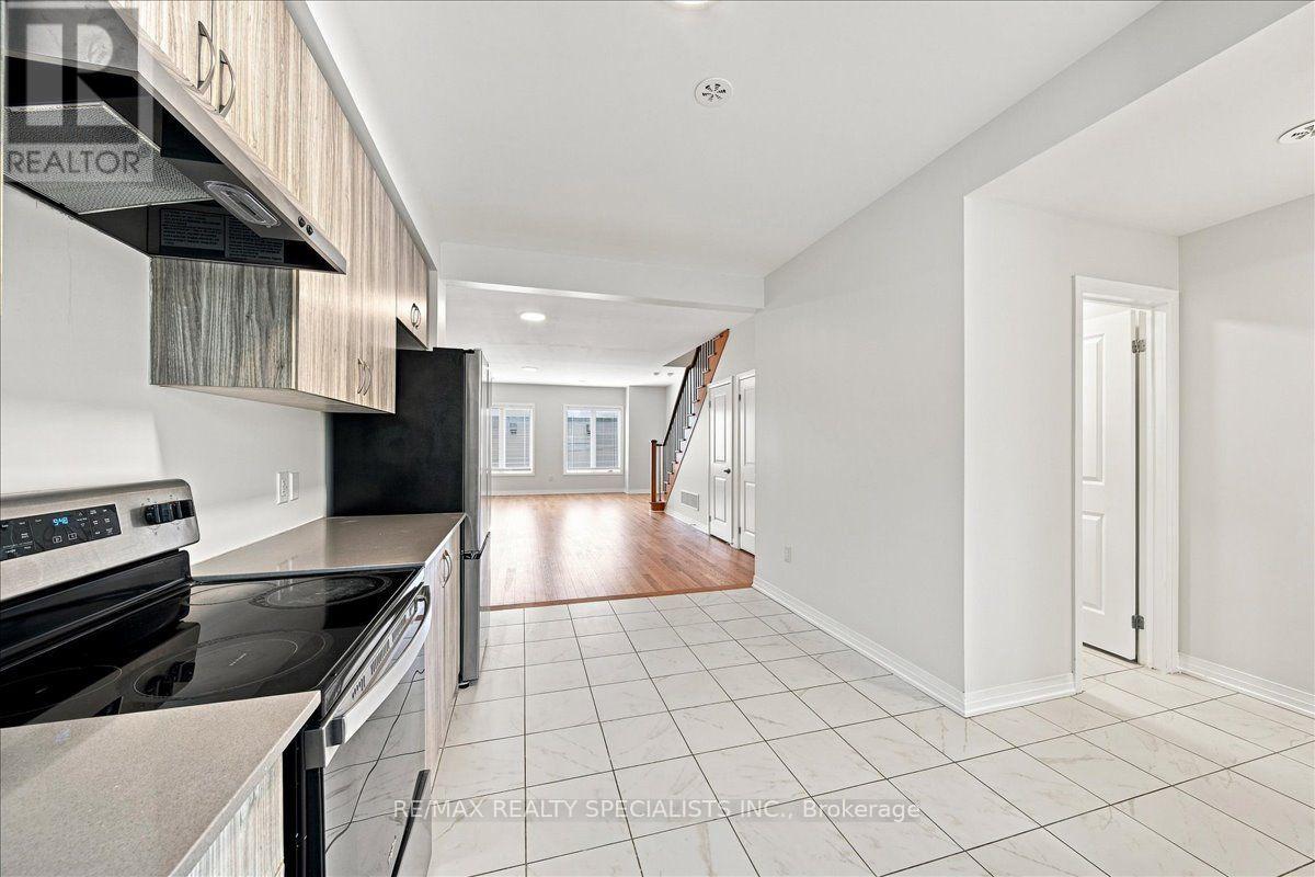 13 - 220 Dissette Street, Bradford West Gwillimbury, Ontario  L3Z 4M2 - Photo 9 - N13768066