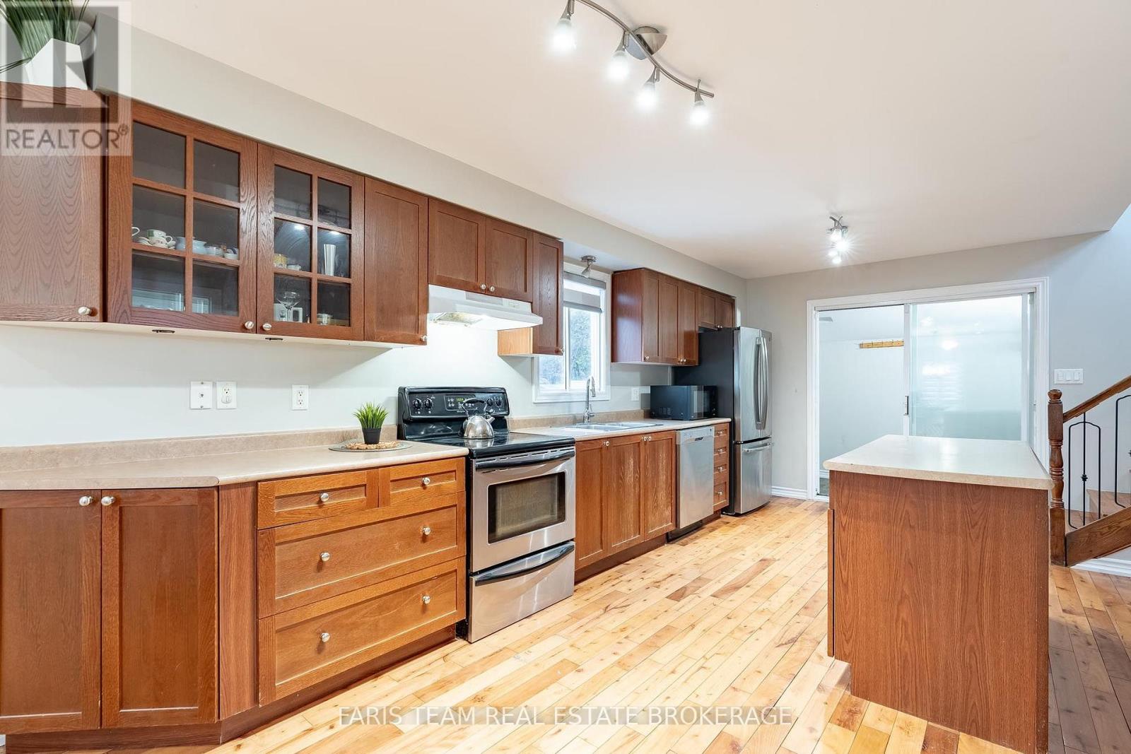 687 Innisfil Beach Road, Innisfil (Alcona), Ontario  L0L 2M0 - Photo 7 - N13768230