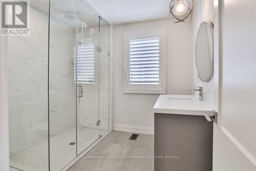 6 Iroquois Avenue, Mississauga, Ontario  L5G 1M6 - Photo 17 - W13768262