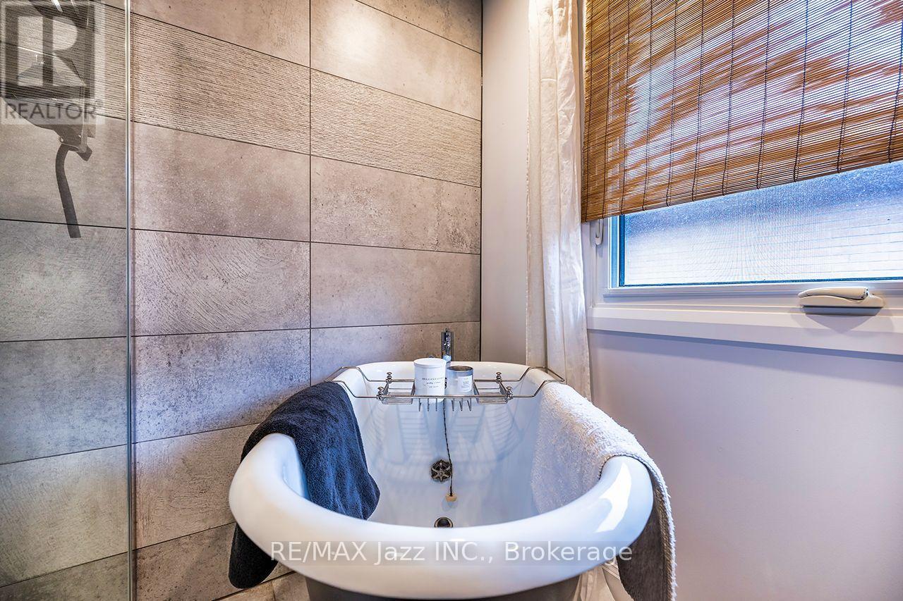 1085 Willowdale Avenue, Oshawa, Ontario  L1H 1W7 - Photo 19 - E13739968