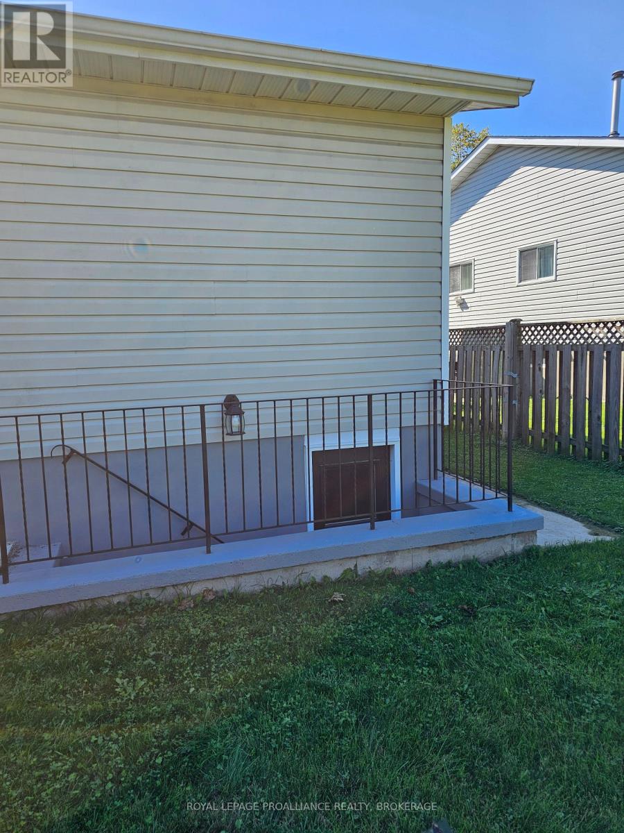 915 Warburton Crescent, Kingston, Ontario  K7M 8L3 - Photo 35 - X13767440
