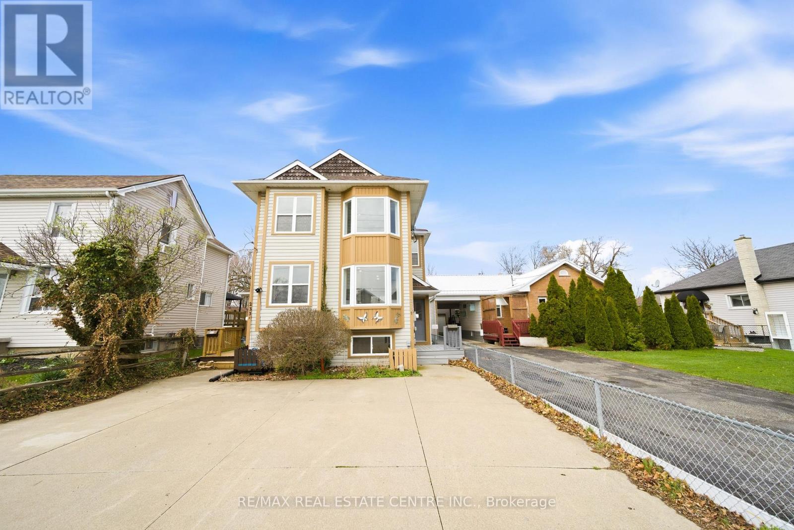 233B VINE STREET, St. Catharines, Ontario