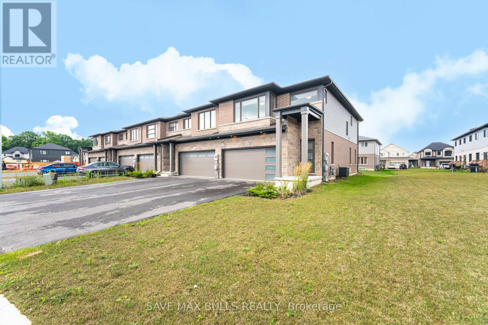 7381 Matteo Drive, Niagara Falls, Ontario  L2H 3T3 - Photo 3 - X13768034