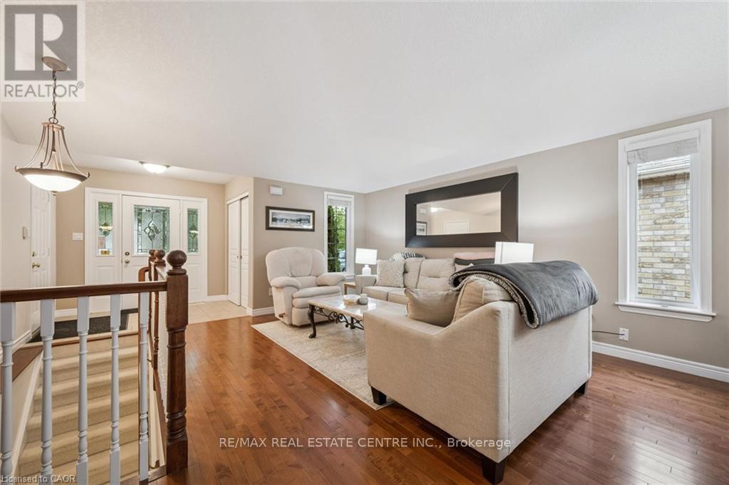 555 Killbear Court, Waterloo, Ontario  N2V 2R9 - Photo 2 - X13768162
