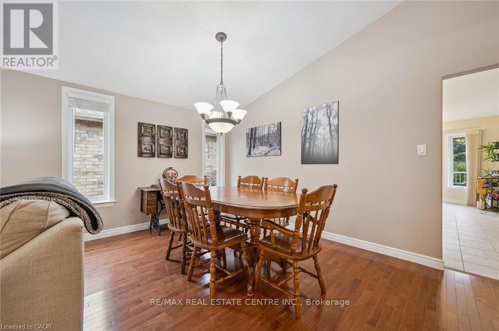 555 Killbear Court, Waterloo, Ontario  N2V 2R9 - Photo 4 - X13768162