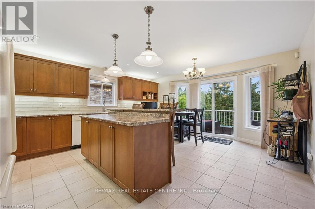 555 Killbear Court, Waterloo, Ontario  N2V 2R9 - Photo 5 - X13768162