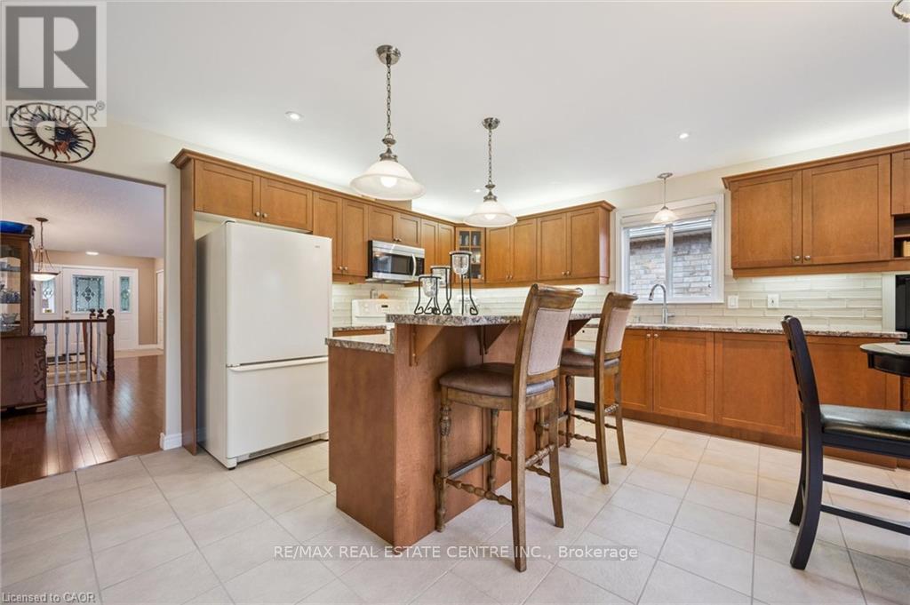 555 Killbear Court, Waterloo, Ontario  N2V 2R9 - Photo 6 - X13768162