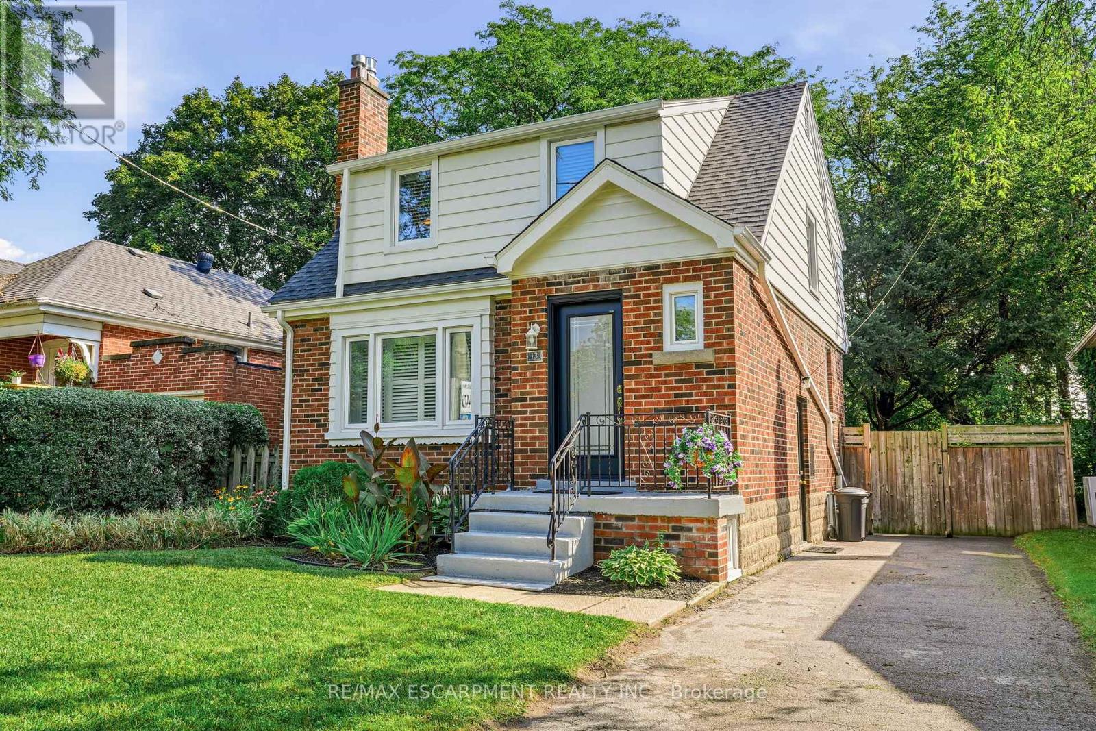 13 Allan Avenue, Hamilton, Ontario  L9H 4N7 - Photo 2 - X13768312