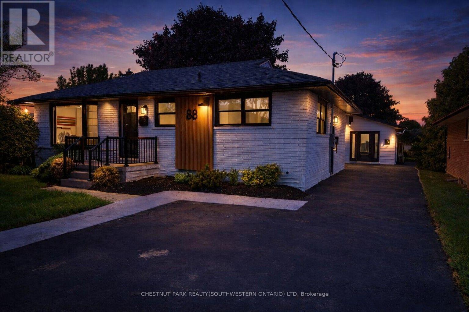 88 WOODHAVEN DRIVE, Kitchener, Ontario