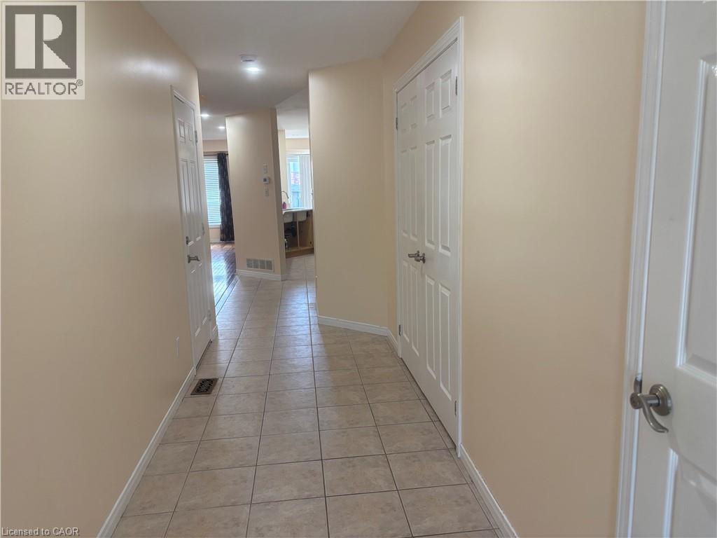 30 Meadow Wood Crescent, Stoney Creek, Ontario  L8J 3Z8 - Photo 4 - 40859051