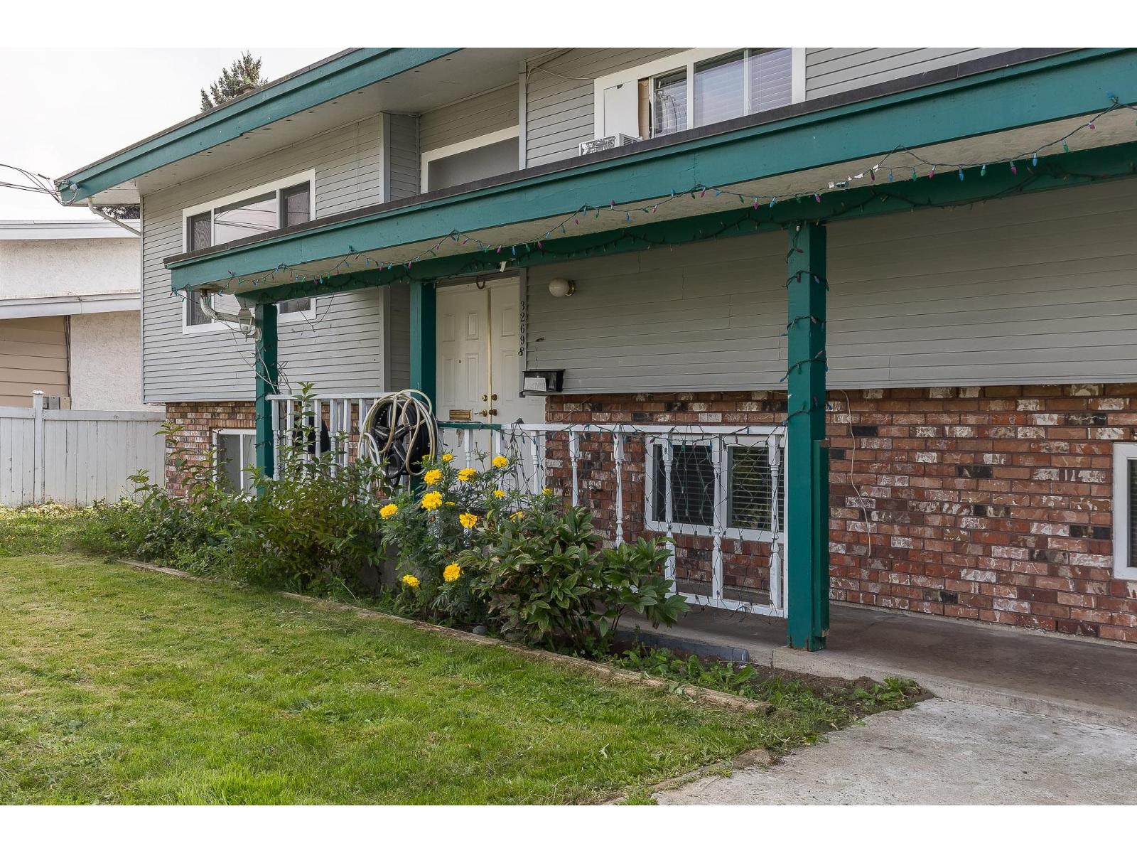 32698 Pandora Avenue, Abbotsford, British Columbia  V2T 3X1 - Photo 3 - R3163096