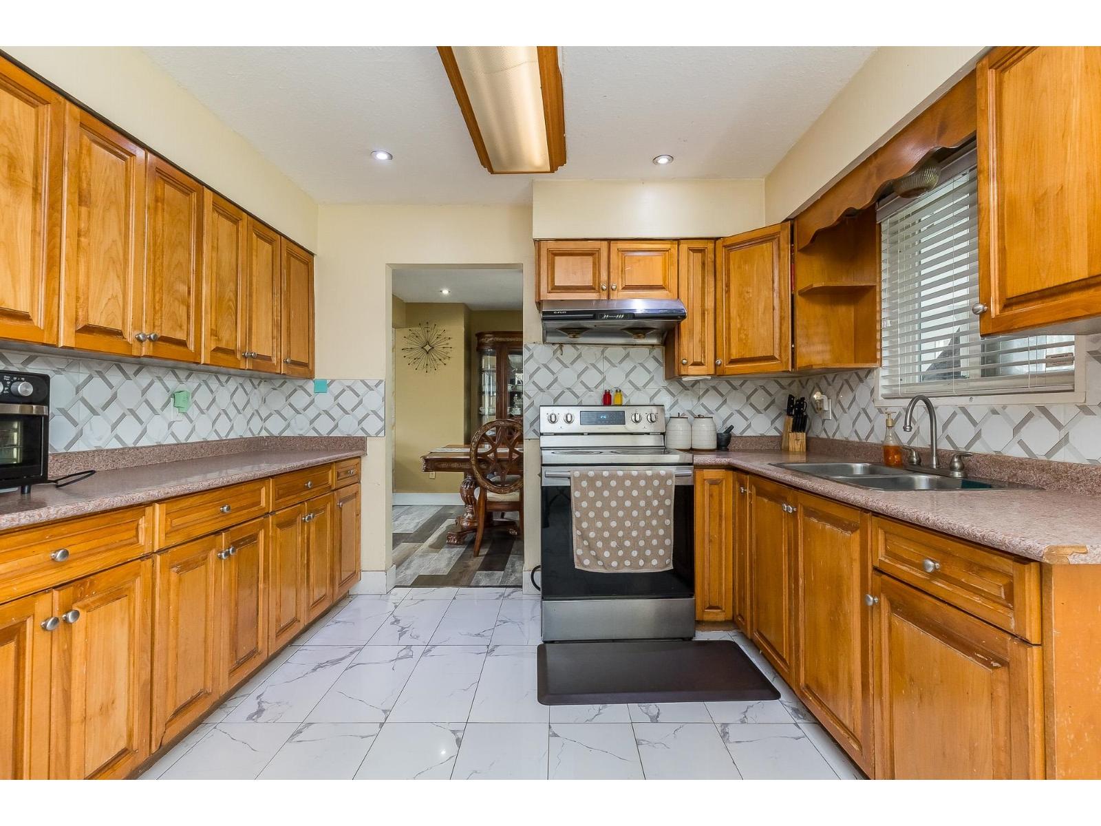 32698 Pandora Avenue, Abbotsford, British Columbia  V2T 3X1 - Photo 5 - R3163096
