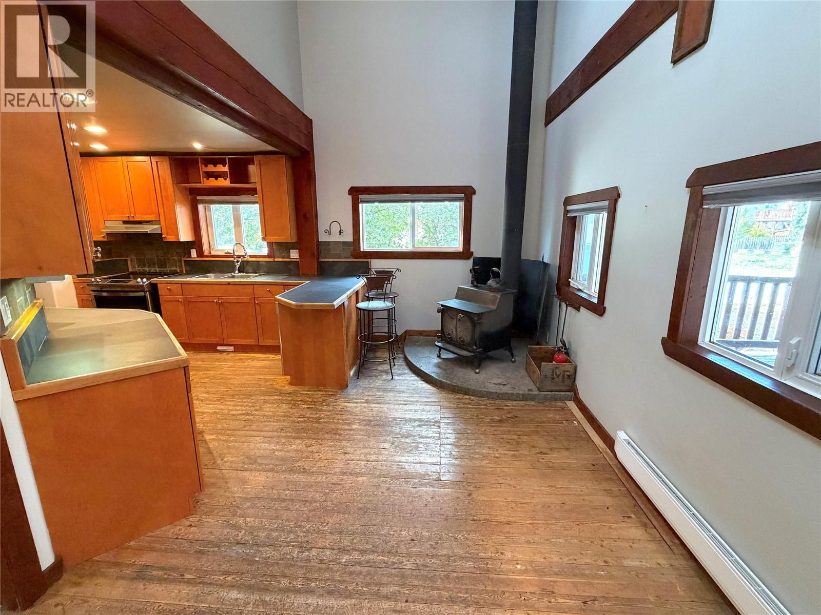1401 8th Avenue, Fernie, British Columbia V0B 1M0 - Photo 6 - 10399422