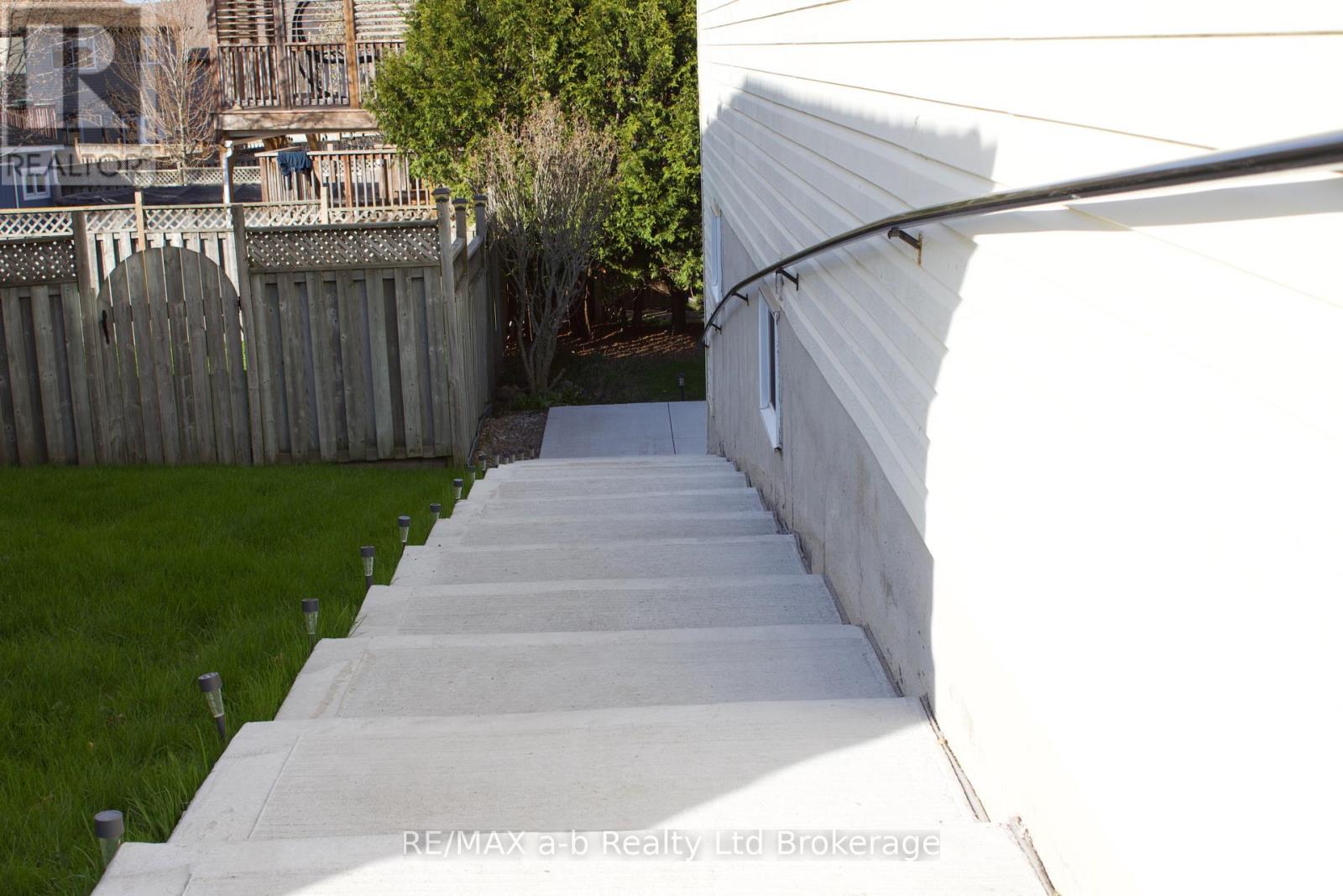 Lower - 33 Anderson Street, Woodstock, Ontario  N4S 8X1 - Photo 2 - X13768500