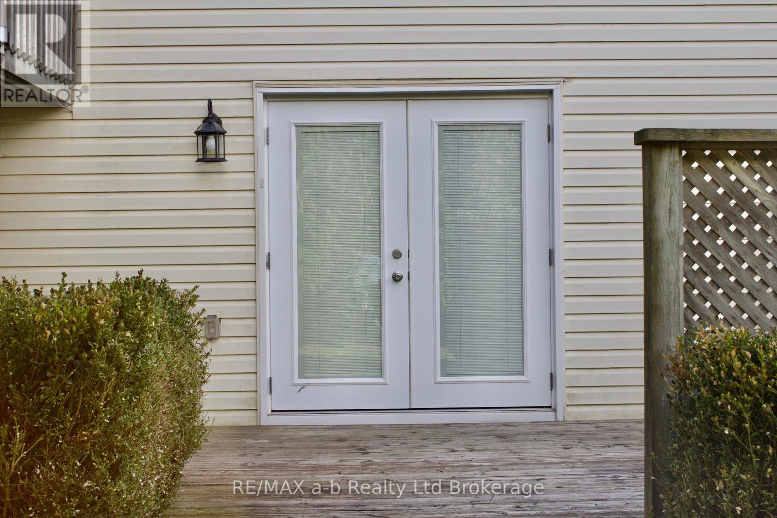 Lower - 33 Anderson Street, Woodstock, Ontario  N4S 8X1 - Photo 3 - X13768500