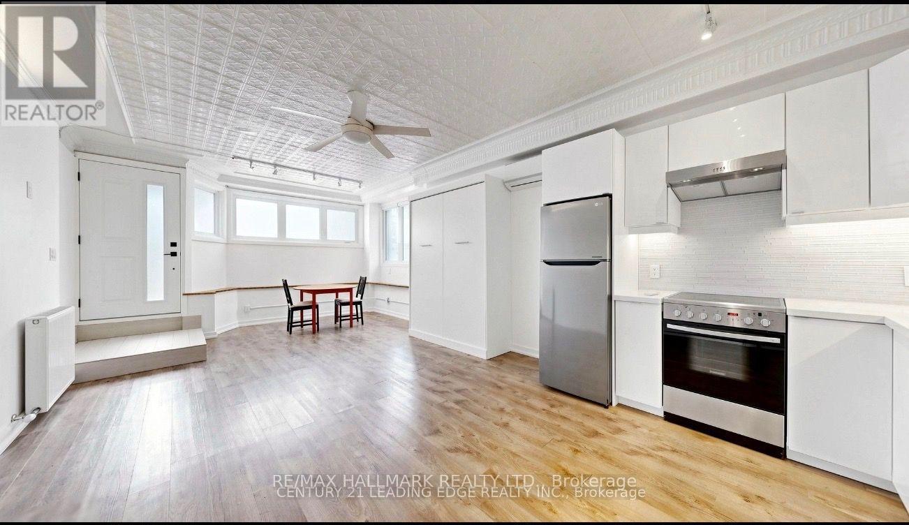 Lower Bachelor - 679 Woodbine Avenue, Toronto, Ontario M4E 2J3 - Photo 4 - E13768472