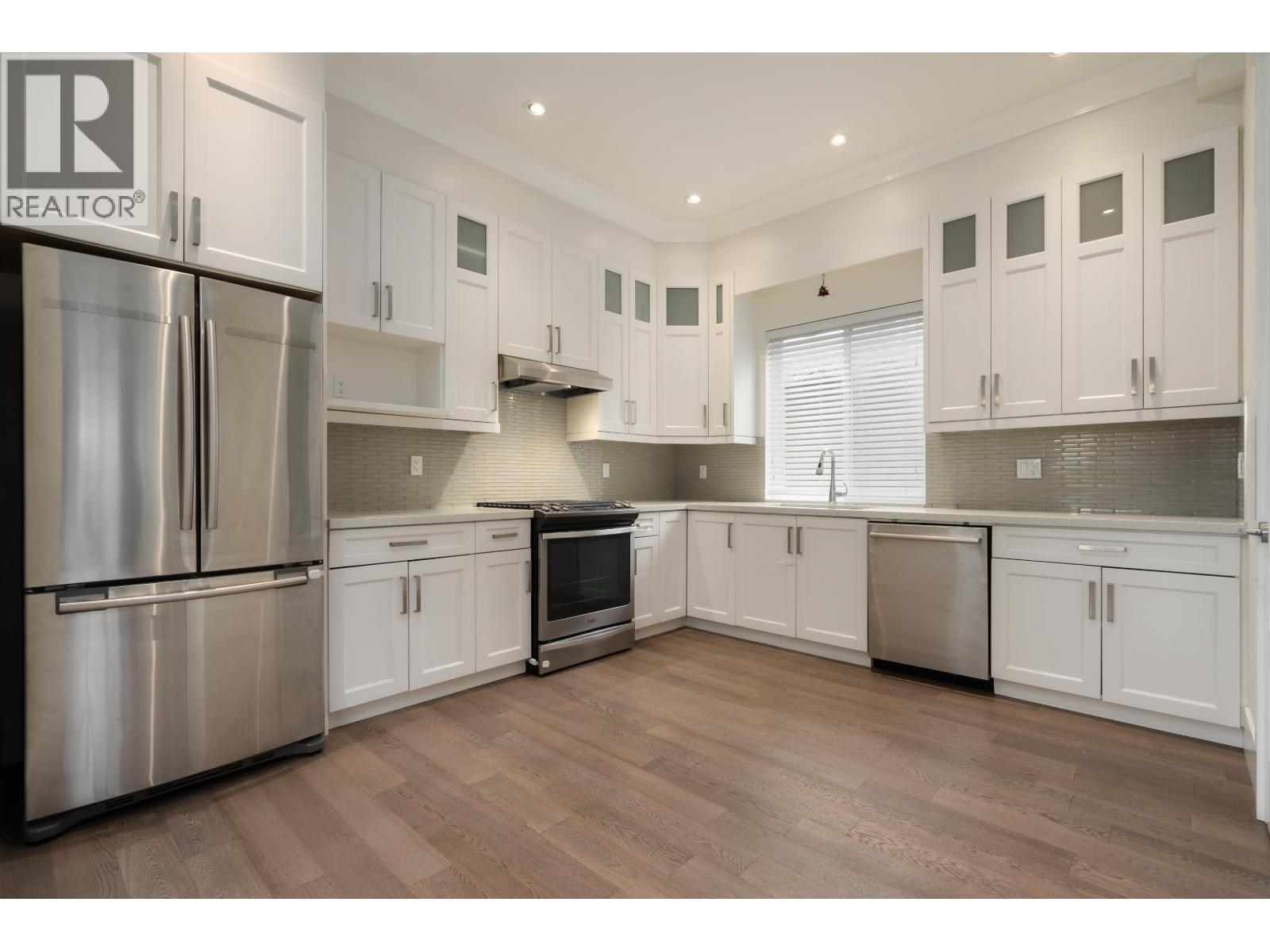 5565 Dundee Street, Vancouver, British Columbia  V5R 3T8 - Photo 11 - R3163918