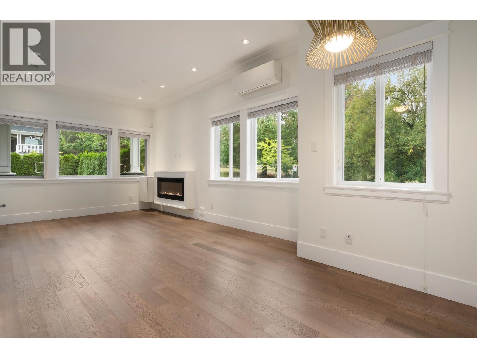 5565 Dundee Street, Vancouver, British Columbia  V5R 3T8 - Photo 5 - R3163918