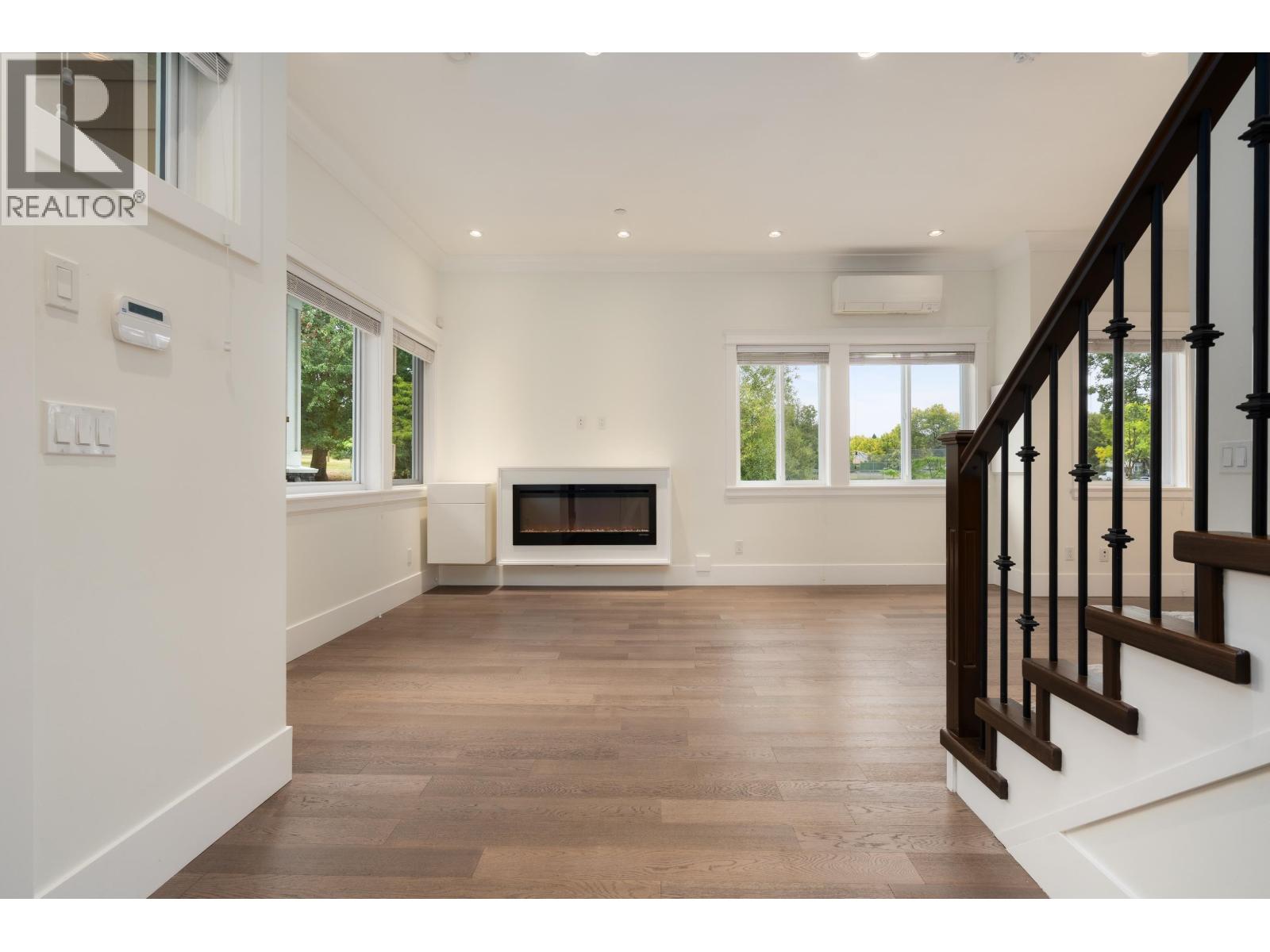 5565 Dundee Street, Vancouver, British Columbia  V5R 3T8 - Photo 7 - R3163918