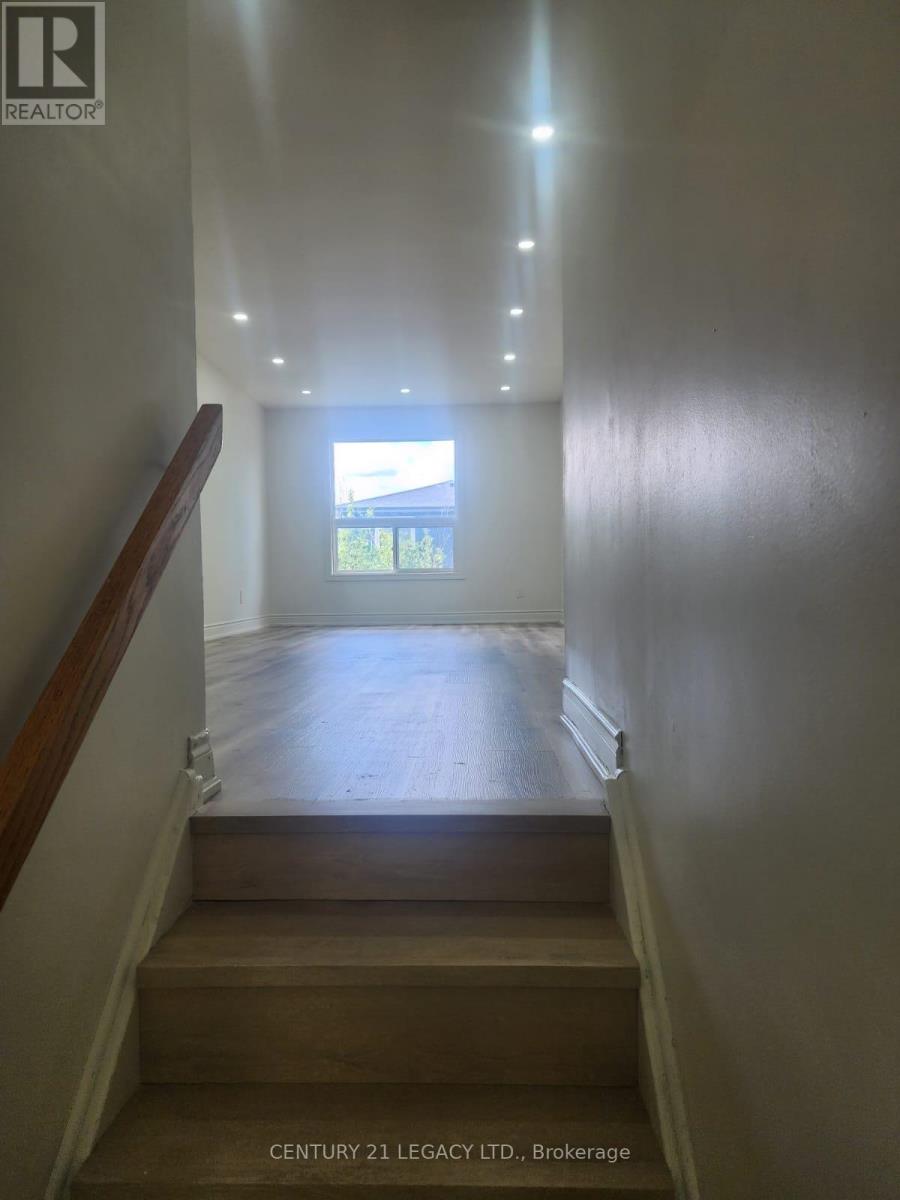 52 Rusthall Way, Brampton, Ontario  L6V 3R6 - Photo 2 - W13768416