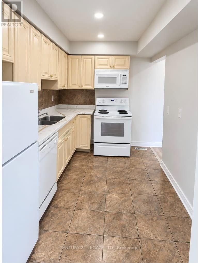 52 Rusthall Way, Brampton, Ontario  L6V 3R6 - Photo 6 - W13768416