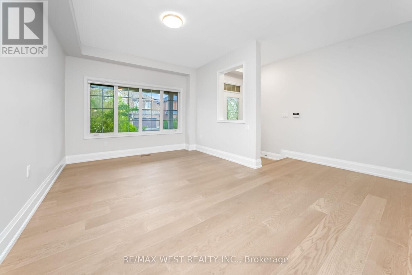5843 Rainspring Drive, Mississauga, Ontario  L5M 6X7 - Photo 7 - W13768484