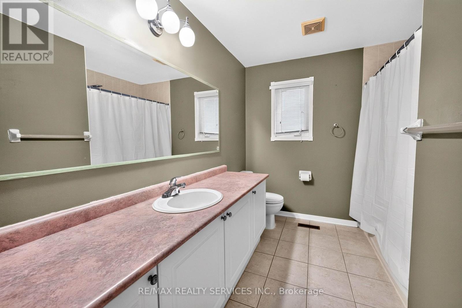 703 Twain Avenue, Mississauga, Ontario  L5W 1K7 - Photo 36 - W13768516
