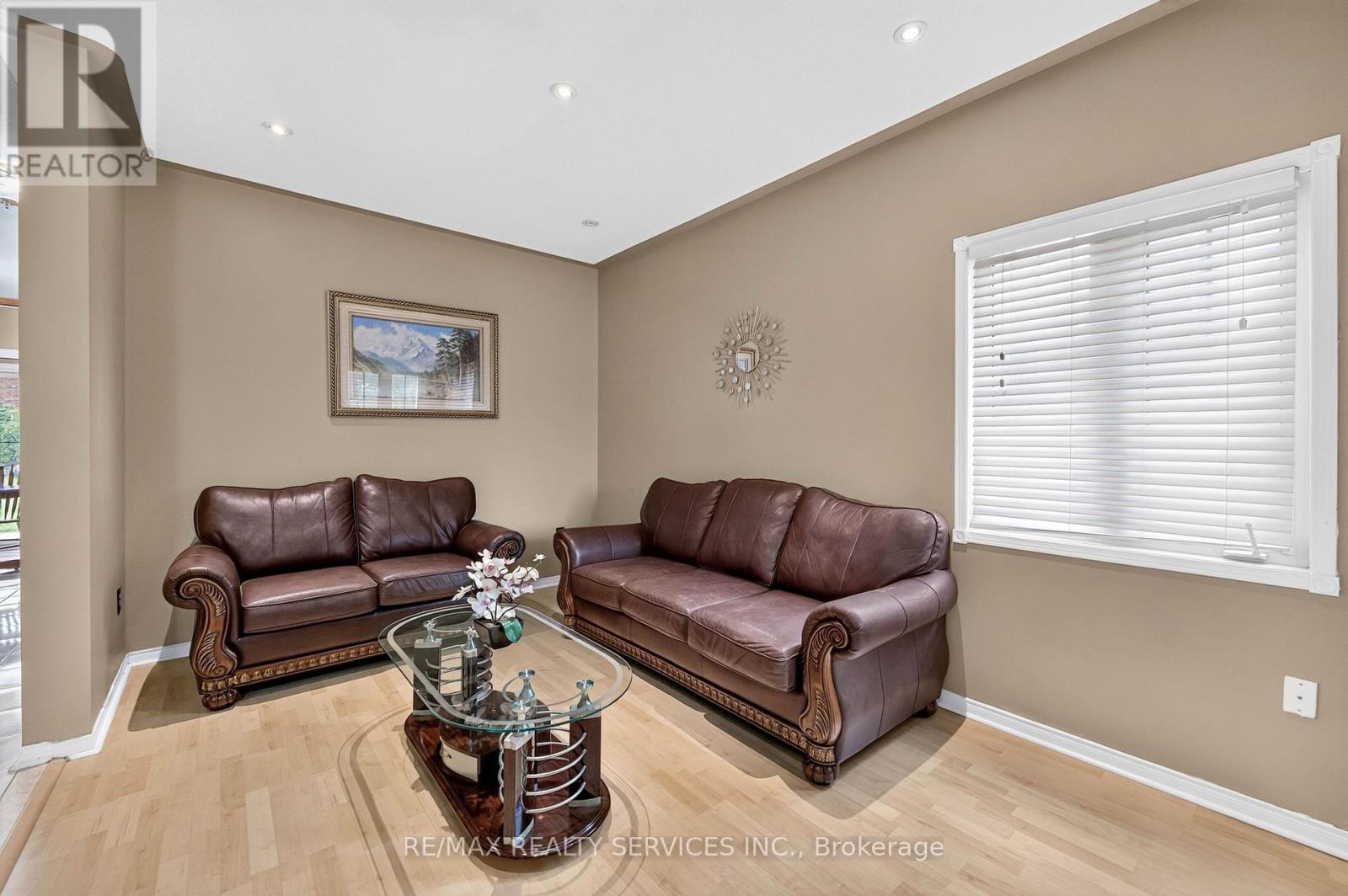 703 Twain Avenue, Mississauga, Ontario  L5W 1K7 - Photo 5 - W13768516