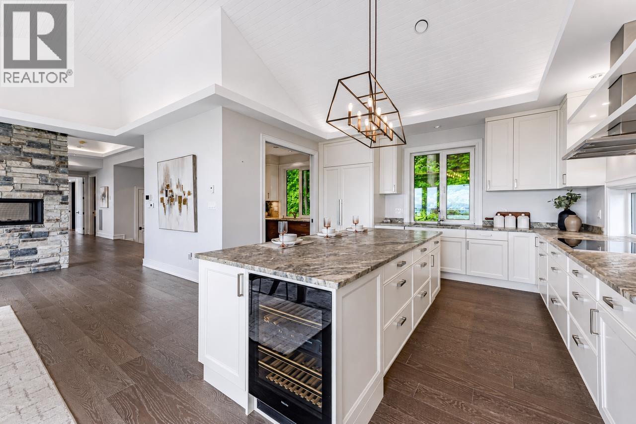 4816 Skyline Drive, North Vancouver, British Columbia  V7R 3J3 - Photo 14 - R3160197