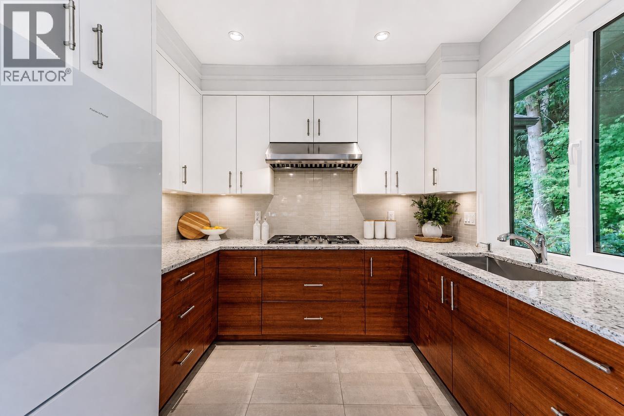 4816 Skyline Drive, North Vancouver, British Columbia  V7R 3J3 - Photo 17 - R3160197
